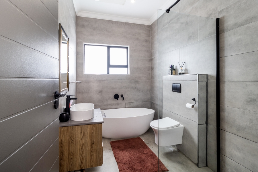 To Let 6 Bedroom Property for Rent in WestLake Country Safari Estate North West